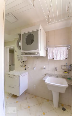Apartamento à venda com 170m², 3 quartos e 3 vagas Apartamento à venda com 170m², 3 quartos e 3 vagasÁrea de serviço