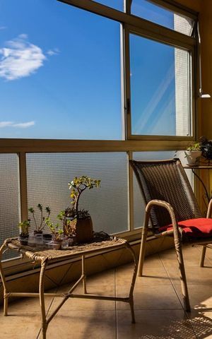 Apartamento à venda com 144m², 3 quartos e 2 vagas Apartamento à venda com 144m², 3 quartos e 2 vagasSacada
