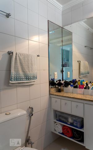 Apartamento à venda com 110m², 3 quartos e 3 vagas Apartamento à venda com 110m², 3 quartos e 3 vagasBanheiro da Suíte