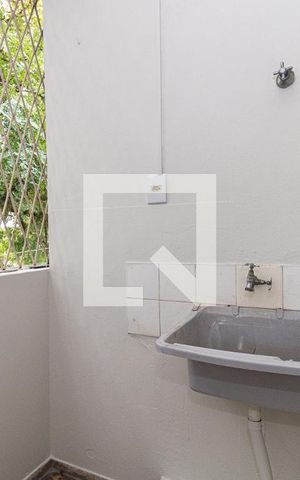 Apartamento para alugar com 65m², 2 quartos e sem vagaCozinha e Área de Serviço