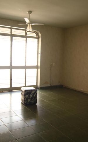 Casa à venda com 900m², 7 quartos e 8 vagasSala