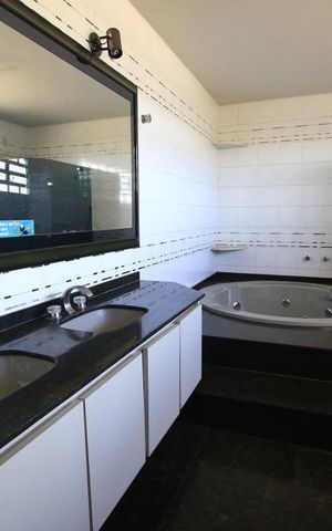 Casa à venda com 900m², 7 quartos e 8 vagasBanheiro da Suite4