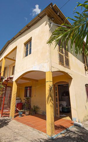 Casa à venda com 175m², 5 quartos e 1 vagaFachada