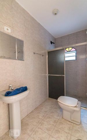 Casa à venda com 150m², 3 quartos e 2 vagasBanheiro quarto 1 suíte