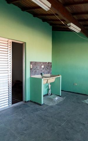 Casa à venda com 150m², 3 quartos e 2 vagasVaranda quarto 3 e área de serviço