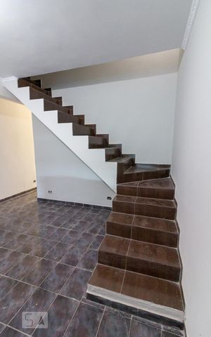 Casa à venda com 150m², 3 quartos e 2 vagasEscada