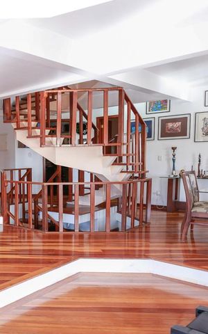 Casa à venda com 450m², 6 quartos e 4 vagasSala