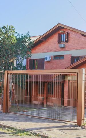 Casa à venda com 450m², 6 quartos e 4 vagasFachada