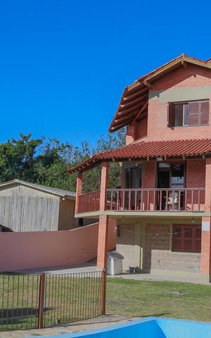 Casa à venda com 450m², 6 quartos e 4 vagasFachada