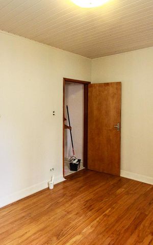 Casa à venda com 100m², 3 quartos e sem vaga Casa à venda com 100m², 3 quartos e sem vagaQuarto 02