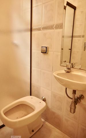 Casa para alugar com 550m², 4 quartos e 7 vagas Casa para alugar com 550m², 4 quartos e 7 vagasBanheiro de Serviço
