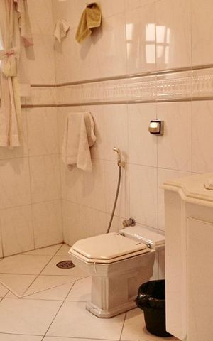 Casa para alugar com 550m², 4 quartos e 7 vagasBanheiro social