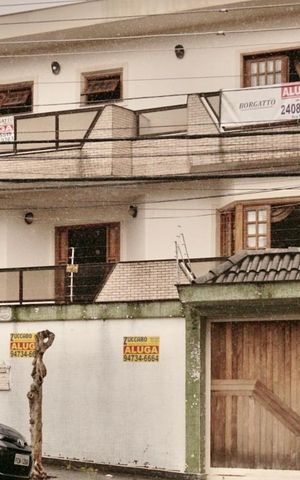 Casa para alugar com 550m², 4 quartos e 7 vagasFachada
