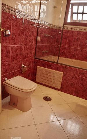 Casa para alugar com 550m², 4 quartos e 7 vagas Casa para alugar com 550m², 4 quartos e 7 vagasBanheiro da suíte 3