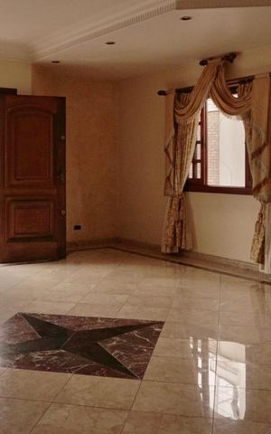 Casa para alugar com 550m², 4 quartos e 7 vagasSala