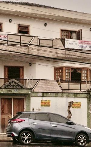 Casa para alugar com 550m², 4 quartos e 7 vagasFachada