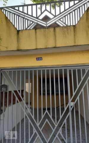 Casa à venda com 170m², 3 quartos e 1 vaga Casa à venda com 170m², 3 quartos e 1 vagaFachada