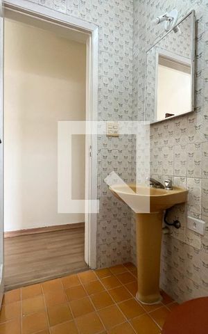 Casa para alugar com 210m², 4 quartos e 2 vagas Casa para alugar com 210m², 4 quartos e 2 vagasBanheiro Corredor