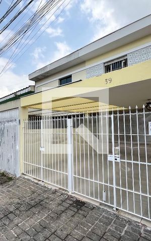 Casa para alugar com 210m², 4 quartos e 2 vagas Casa para alugar com 210m², 4 quartos e 2 vagasFachada