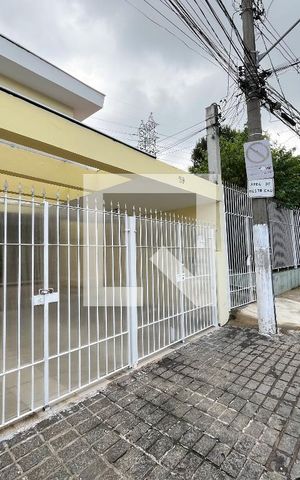 Casa para alugar com 210m², 4 quartos e 2 vagas Casa para alugar com 210m², 4 quartos e 2 vagasFachada