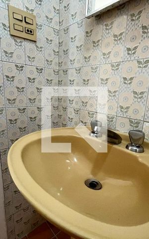 Casa para alugar com 210m², 4 quartos e 2 vagas Casa para alugar com 210m², 4 quartos e 2 vagasBanheiro Corredor