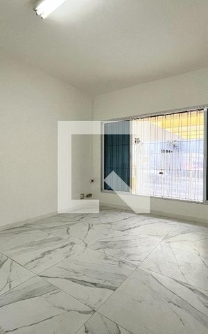 Casa para alugar com 210m², 4 quartos e 2 vagas Casa para alugar com 210m², 4 quartos e 2 vagasSala