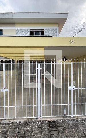 Casa para alugar com 210m², 4 quartos e 2 vagas Casa para alugar com 210m², 4 quartos e 2 vagasFachada
