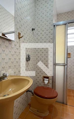 Casa para alugar com 210m², 4 quartos e 2 vagas Casa para alugar com 210m², 4 quartos e 2 vagasBanheiro Corredor