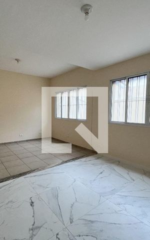 Casa para alugar com 210m², 4 quartos e 2 vagas Casa para alugar com 210m², 4 quartos e 2 vagasSala de Jantar