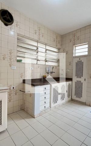 Casa para alugar com 210m², 4 quartos e 2 vagas Casa para alugar com 210m², 4 quartos e 2 vagasCozinha