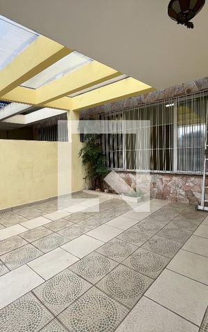 Casa para alugar com 210m², 4 quartos e 2 vagas Casa para alugar com 210m², 4 quartos e 2 vagasGaragem
