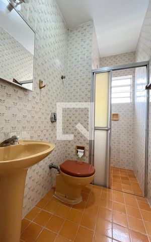 Casa para alugar com 210m², 4 quartos e 2 vagas Casa para alugar com 210m², 4 quartos e 2 vagasBanheiro Corredor
