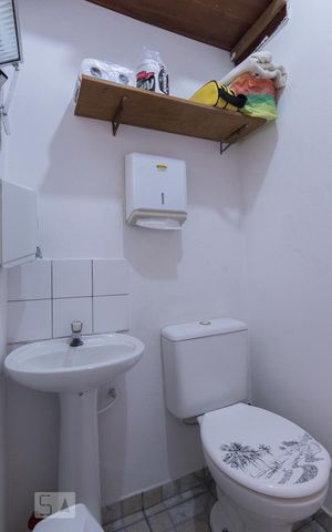 Casa à venda com 90m², 2 quartos e sem vaga Casa à venda com 90m², 2 quartos e sem vagaBanheiro de Serviço