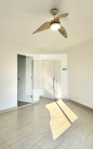 Apartamento à venda com 70m², 2 quartos e 1 vaga Apartamento à venda com 70m², 2 quartos e 1 vagaSala