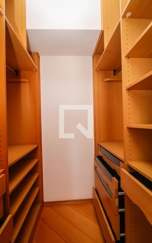 Apartamento à venda com 79m², 2 quartos e 2 vagas Apartamento à venda com 79m², 2 quartos e 2 vagasCloset