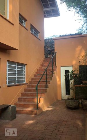 Casa para alugar com 440m², 4 quartos e 3 vagas Casa para alugar com 440m², 4 quartos e 3 vagasArea Externa