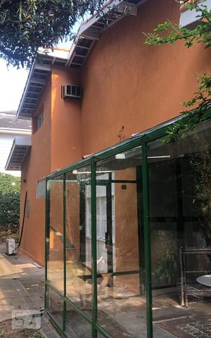 Casa para alugar com 440m², 4 quartos e 3 vagas Casa para alugar com 440m², 4 quartos e 3 vagasArea Externa