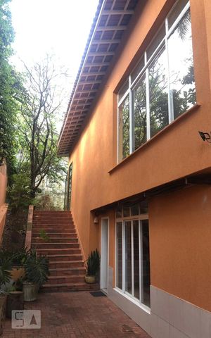 Casa para alugar com 440m², 4 quartos e 3 vagas Casa para alugar com 440m², 4 quartos e 3 vagasArea Externa