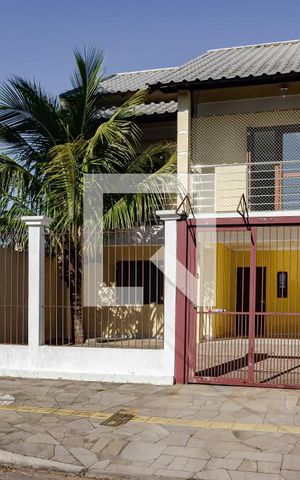Casa à venda com 197m², 4 quartos e 3 vagas Casa à venda com 197m², 4 quartos e 3 vagasFachada