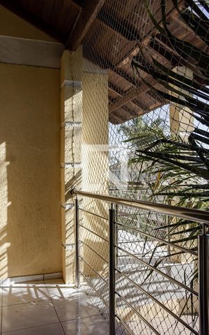 Casa à venda com 197m², 4 quartos e 3 vagas Casa à venda com 197m², 4 quartos e 3 vagasVaranda