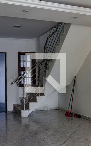 Casa à venda com 197m², 4 quartos e 3 vagas Casa à venda com 197m², 4 quartos e 3 vagasSala