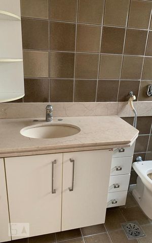 Apartamento para alugar com 700m², 4 quartos e 3 vagas Apartamento para alugar com 700m², 4 quartos e 3 vagasBanheiro da Suite