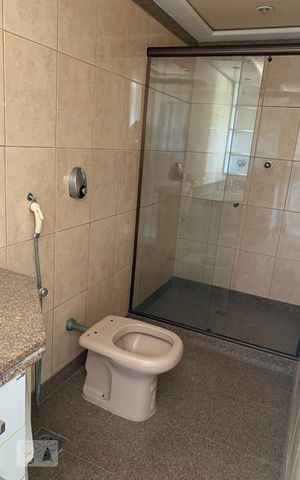Apartamento para alugar com 700m², 4 quartos e 3 vagas Apartamento para alugar com 700m², 4 quartos e 3 vagasBanheiro da Suite