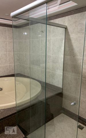 Apartamento para alugar com 700m², 4 quartos e 3 vagas Apartamento para alugar com 700m², 4 quartos e 3 vagasBanheiro da Suíte