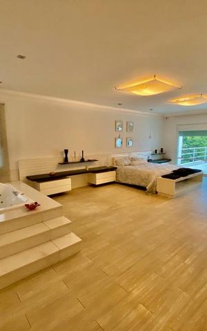 Casa à venda com 871m², 5 quartos e 6 vagas Casa à venda com 871m², 5 quartos e 6 vagasSuíte 1