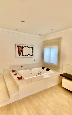 Casa à venda com 871m², 5 quartos e 6 vagas Casa à venda com 871m², 5 quartos e 6 vagasSuíte 1