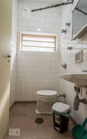 Casa para alugar com 1000m², 5 quartos e 3 vagas Casa para alugar com 1000m², 5 quartos e 3 vagasBanheiro Suíte