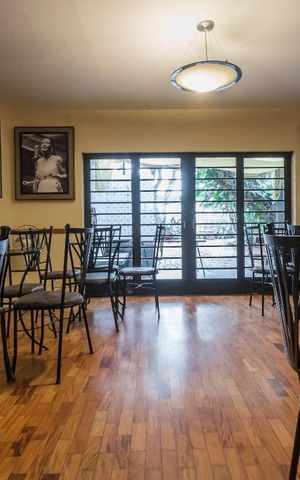 Casa para alugar com 1000m², 5 quartos e 3 vagas Casa para alugar com 1000m², 5 quartos e 3 vagasSala