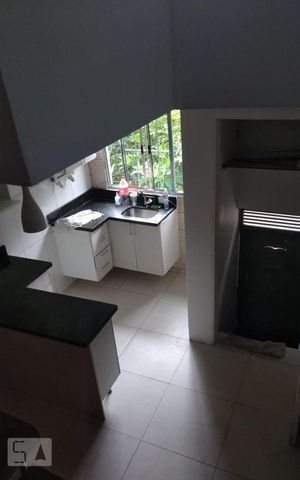 Casa à venda com 82m², 2 quartos e sem vaga Casa à venda com 82m², 2 quartos e sem vagaCozinha