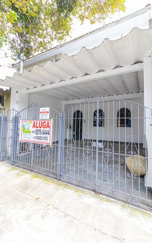 Casa à venda com 190m², 3 quartos e 2 vagas Casa à venda com 190m², 3 quartos e 2 vagasFachada